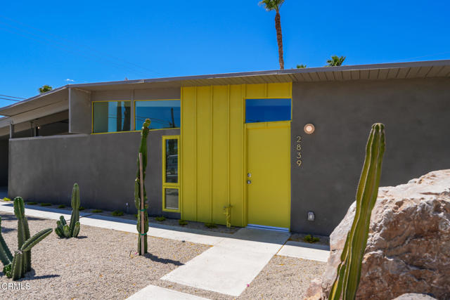 2839 N Davis Way, Palm Springs CA: https://media.crmls.org/mediaz/7e9b7679-710d-41fb-851c-f965375cca29.jpg