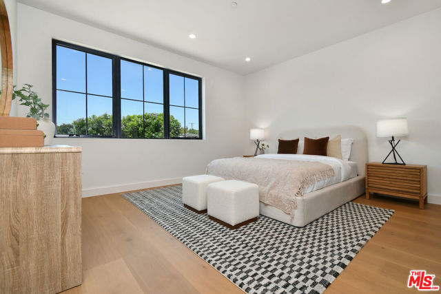 112 S Valley Street, Toluca Lake CA: https://media.crmls.org/mediaz/7e9b7eab-e18a-4fd9-9246-72643a3655af.jpg