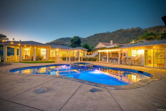 Detail Gallery Image 1 of 71 For 2507 Walinca Way, Vista,  CA 92084 - 4 Beds | 4 Baths
