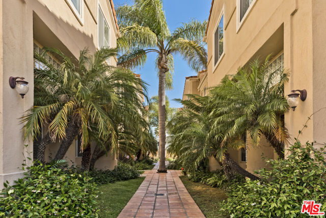 1630 E Palm Avenue, El Segundo CA: https://media.crmls.org/mediaz/7e9ba42c-0336-4fd4-8fc4-0f2c5c0d014c.jpg