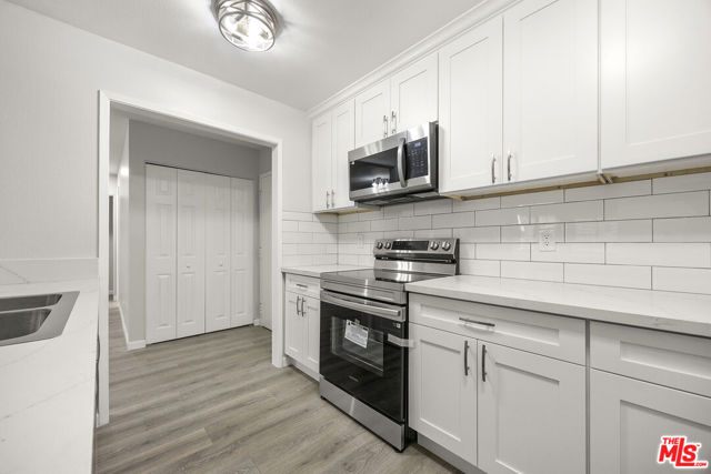 4170 Elm Avenue, Long Beach CA: https://media.crmls.org/mediaz/7e9c1c36-f621-4203-ba61-13428ed192d4.jpg