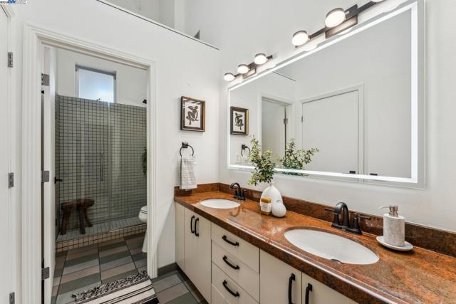 311 4th St, Oakland CA: https://media.crmls.org/mediaz/7e9c5bb5-4d28-4af0-b48a-ad0be8c1d48d.jpg