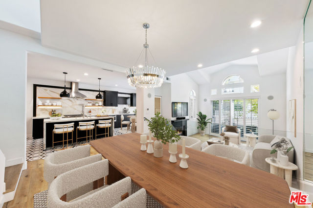 6477 Zuma View Place, Malibu CA: https://media.crmls.org/mediaz/7e9c964d-e638-44a9-969e-11e508d0319f.jpg