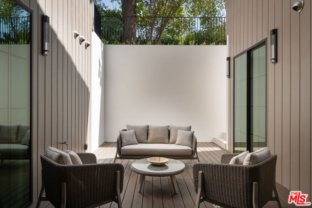 23615 Long Valley Road, Hidden Hills CA: https://media.crmls.org/mediaz/7e9d00bf-6748-4928-8499-8e6caba1742a.jpg