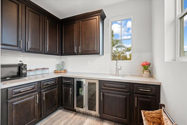 956 Urania Avenue, Encinitas CA: https://media.crmls.org/mediaz/7e9d09ec-ab36-44d1-a015-aa8016fdd335.jpg