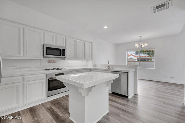 237 Camino Toluca, Camarillo CA: https://media.crmls.org/mediaz/7e9d0d38-b930-4742-a5d7-729538c6df69.jpg