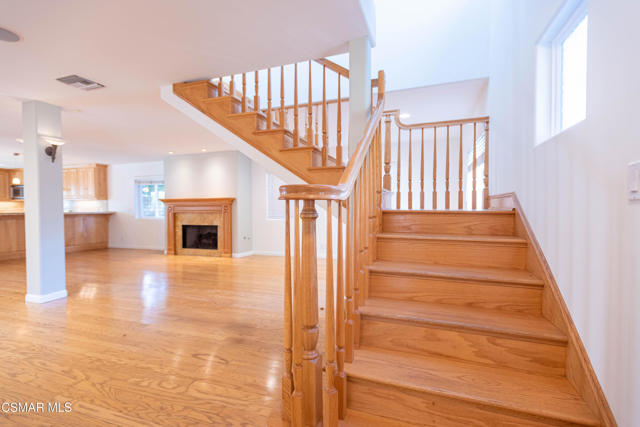 4539 Mammoth Avenue, Sherman Oaks CA: https://media.crmls.org/mediaz/7e9d453d-352f-49e5-bf70-b3b64d55b56e.jpg