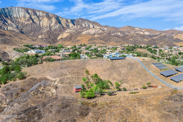 2462 Lost Canyons Drive, Simi Valley CA: https://media.crmls.org/mediaz/7e9d537a-267c-457f-a82e-084c028c7578.jpg