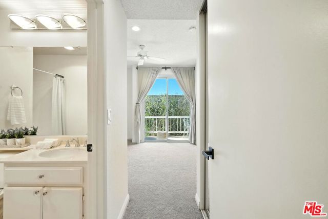 8505 Gulana Avenue, Playa del Rey CA: https://media.crmls.org/mediaz/7e9de7ab-fbb2-44b3-ba64-6e3d491503d5.jpg