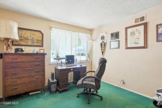 2049 Stanford Drive, Simi Valley CA: https://media.crmls.org/mediaz/7e9df71c-5545-4a27-a620-a99767c44239.jpg