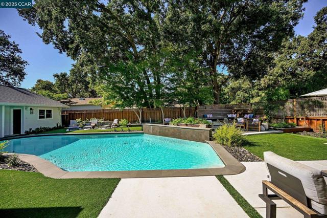 3 Green Valley Ct, Danville CA: https://media.crmls.org/mediaz/7e9e6aaa-a575-4eba-ab7b-e4ac6cbea5cb.jpg
