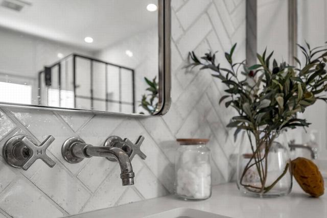 1403 N Orange Grove Avenue, West Hollywood CA: https://media.crmls.org/mediaz/7e9ee181-73f6-4c2c-83d7-2491401d01e0.jpg