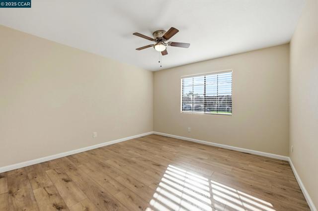 304 Lion Valley Rd, Escondido CA: https://media.crmls.org/mediaz/7ea021ad-8b5a-4387-926d-2c69361d8e35.jpg