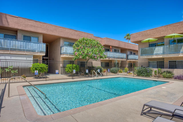 400 N Sunrise Way, Palm Springs CA: https://media.crmls.org/mediaz/7ea17860-7208-4105-b371-fa62b688eba2.jpg