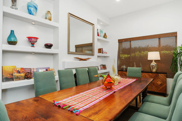 284 Loch Lomond Road, Rancho Mirage CA: https://media.crmls.org/mediaz/7ea1b074-837d-4243-a700-e9557c1b7592.jpg