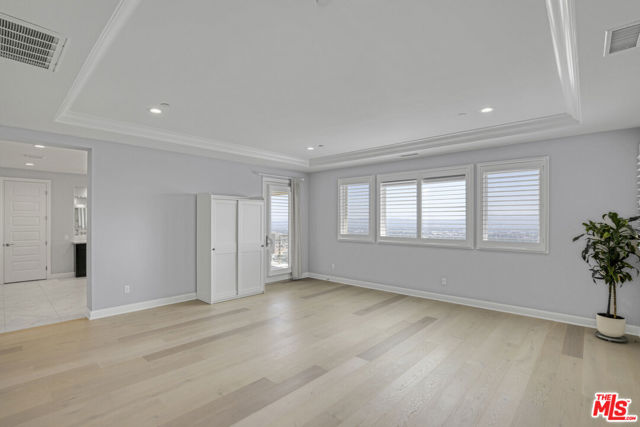 20326 W Liverpool Way, Porter Ranch CA: https://media.crmls.org/mediaz/7ea1fddb-23fb-4ec4-ac65-3c25d716961b.jpg
