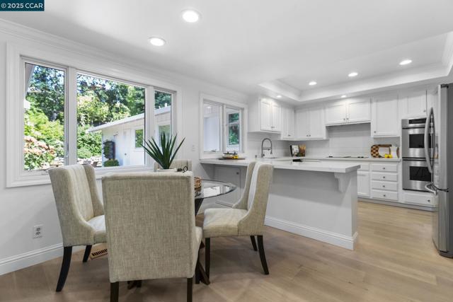 120 Heritage Oaks Pl, Alamo CA: https://media.crmls.org/mediaz/7ea215d3-88cc-4823-8ee0-20eb7d10556d.jpg