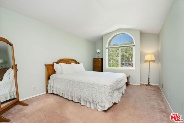 22211 Frontier Place, Chatsworth CA: https://media.crmls.org/mediaz/7ea25b86-5d04-45b6-9e8f-76e0cda873f9.jpg