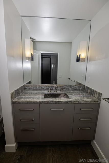 100 Harbor Drive, San Diego CA: https://media.crmls.org/mediaz/7ea2a591-27d6-4cb9-9ae7-d42955e2bd01.jpg