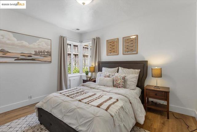 3148 Sylvan Ave, Oakland CA: https://media.crmls.org/mediaz/7ea30bc9-c6ff-4d83-bb30-3a7ad1c0176f.jpg