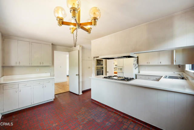 2851 Seahorse Avenue, Ventura CA: https://media.crmls.org/mediaz/7ea42bb1-a65f-4ea8-b4bd-fb421243701a.jpg