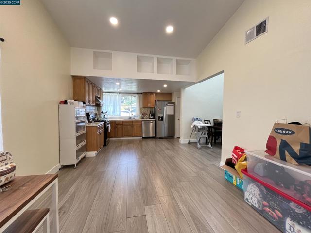 120 Bonita Ct, Rodeo CA: https://media.crmls.org/mediaz/7ea44dc3-eaa4-4af0-baab-bedc34079a97.jpg
