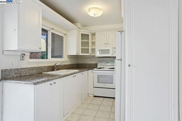 1048 Spring Valley Cmn, Livermore CA: https://media.crmls.org/mediaz/7ea46615-5a16-48b3-9261-72b6ae6f66a5.jpg