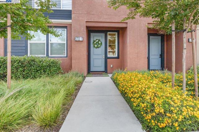5700 Greige Cir, Dublin CA: https://media.crmls.org/mediaz/7ea4abf0-d1af-4e05-bd7c-cef5750f64a0.jpg