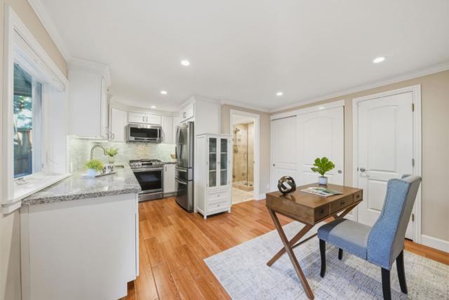 3654 Altamont Way, Redwood City CA: https://media.crmls.org/mediaz/7ea4f935-c3d7-4759-900c-a575fac4f97f.jpg