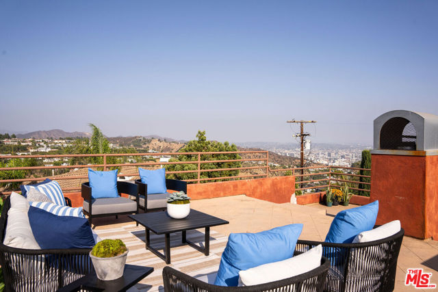 2125 Kew Drive, Los Angeles CA: https://media.crmls.org/mediaz/7ea55391-5f1a-4258-8411-e9b7e03b43fd.jpg