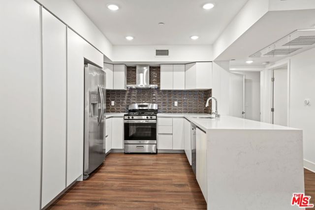 1223 Wellesley Avenue, Los Angeles CA: https://media.crmls.org/mediaz/7ea58a16-3a77-4db2-ae87-149845bba8bd.jpg