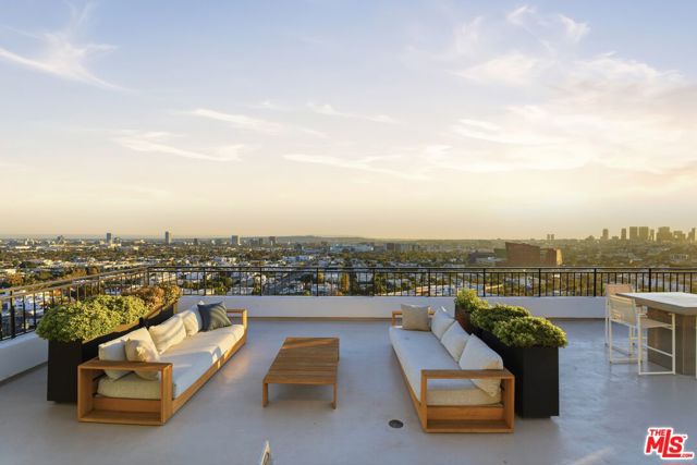 1100 Alta Loma Road, West Hollywood CA: https://media.crmls.org/mediaz/7ea5bf08-3ae4-42d1-81fa-c54030443285.jpg