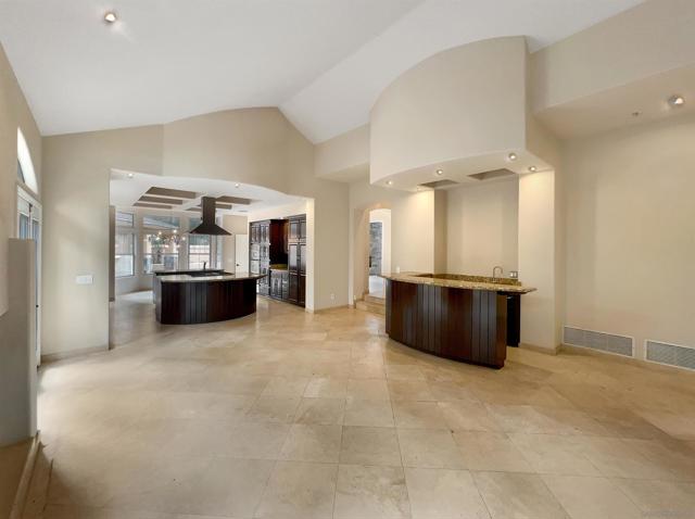 1128 Mansiones Ln, Chula Vista CA: https://media.crmls.org/mediaz/7ea6c03b-fb42-45d8-871a-b1fa1b74ff88.jpg