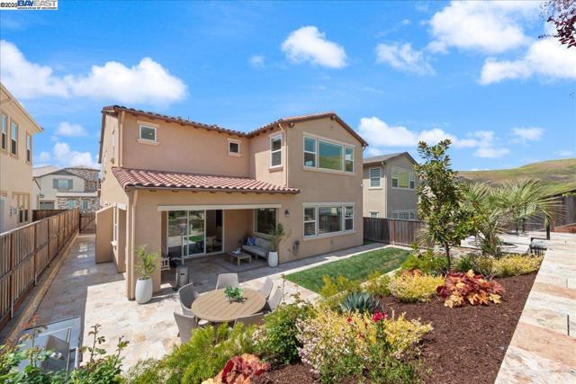 7259 Lembert Hills Dr, Dublin CA: https://media.crmls.org/mediaz/7ea704b7-0777-498a-8f57-31a2804e39dd.jpg