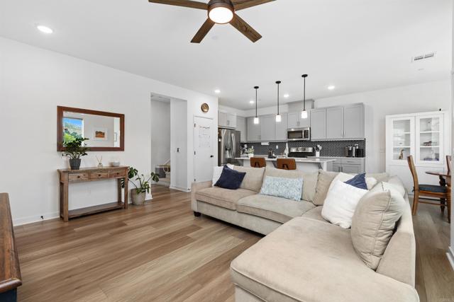 Detail Gallery Image 6 of 43 For 35254 Blossom Pl, Fallbrook,  CA 92028 - 4 Beds | 2/1 Baths