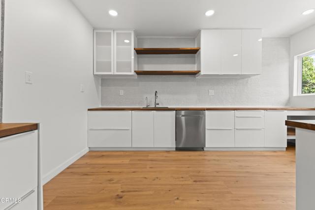 Detail Gallery Image 5 of 20 For 1623 W 11th Pl, Los Angeles,  CA 90015 - 4 Beds | 2 Baths