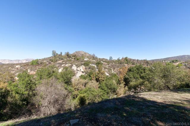 1167 Peutz Valley Rd, Alpine CA: https://media.crmls.org/mediaz/7ea7d60f-ca19-4b14-a689-0bc4cbf6ae0e.jpg