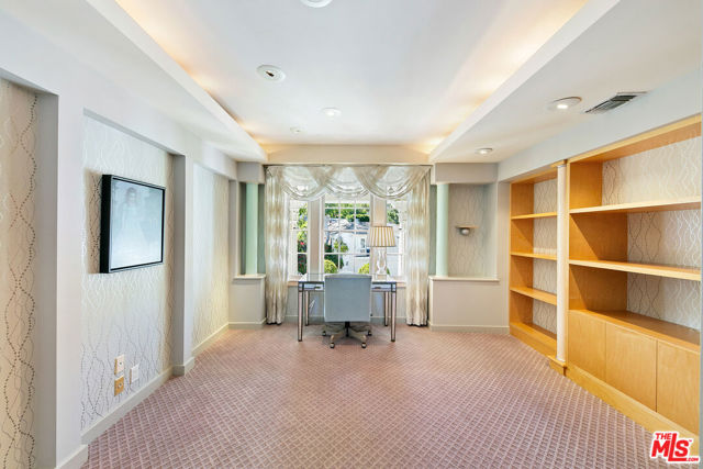 1350 Belfast Drive, Los Angeles CA: https://media.crmls.org/mediaz/7ea7d832-3ccf-4027-b8ea-d12acf2f6547.jpg