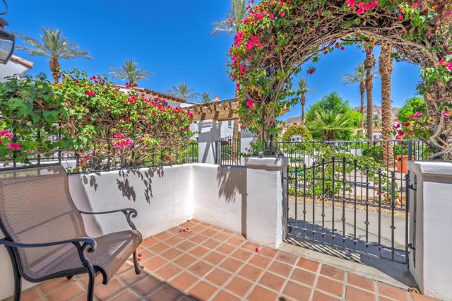 77500 Vista Flora, La Quinta CA: https://media.crmls.org/mediaz/7ea8269d-19e1-4abc-add5-8732fa529498.jpg