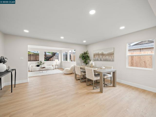 4285 Carter Ct, Concord CA: https://media.crmls.org/mediaz/7ea83aad-25b2-4a0f-a390-3d3aeefdb447.jpg