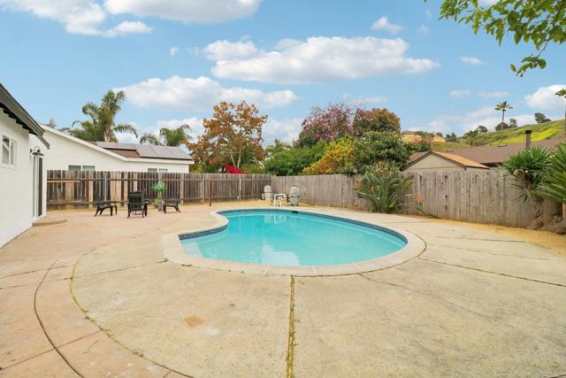 3243 Carolyn Circle, Oceanside CA: https://media.crmls.org/mediaz/7ea8613c-fd4c-410b-b5b4-17e8477659c8.jpg