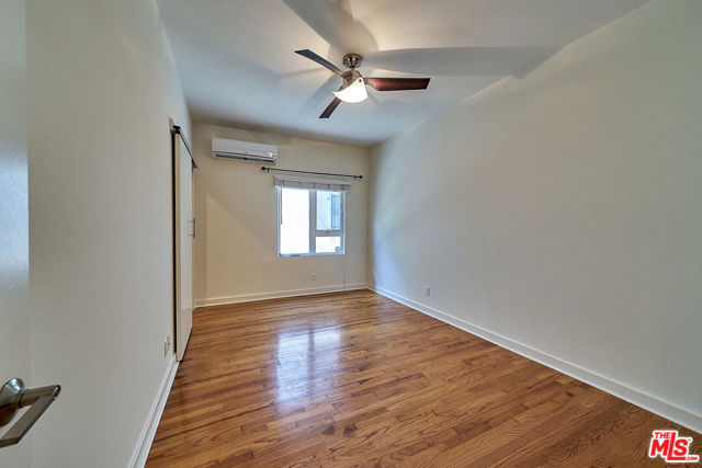 614 N Genesee Avenue, Los Angeles CA: https://media.crmls.org/mediaz/7ea868d2-4823-454b-b83e-447914a2a44e.jpg