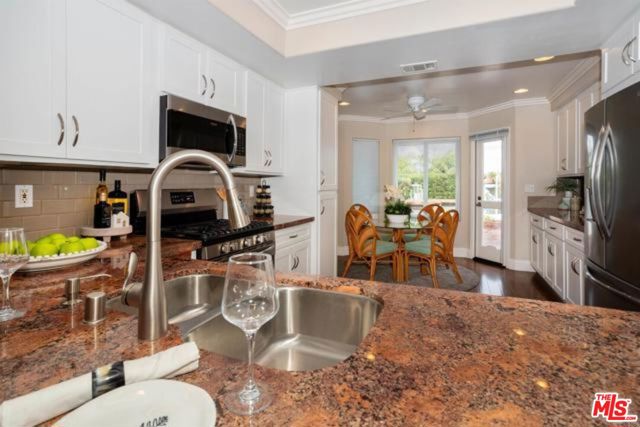 4732 Galicia Way, Oceanside CA: https://media.crmls.org/mediaz/7ea8d2c8-9f69-4478-8f91-3d2d2e5b05c2.jpg