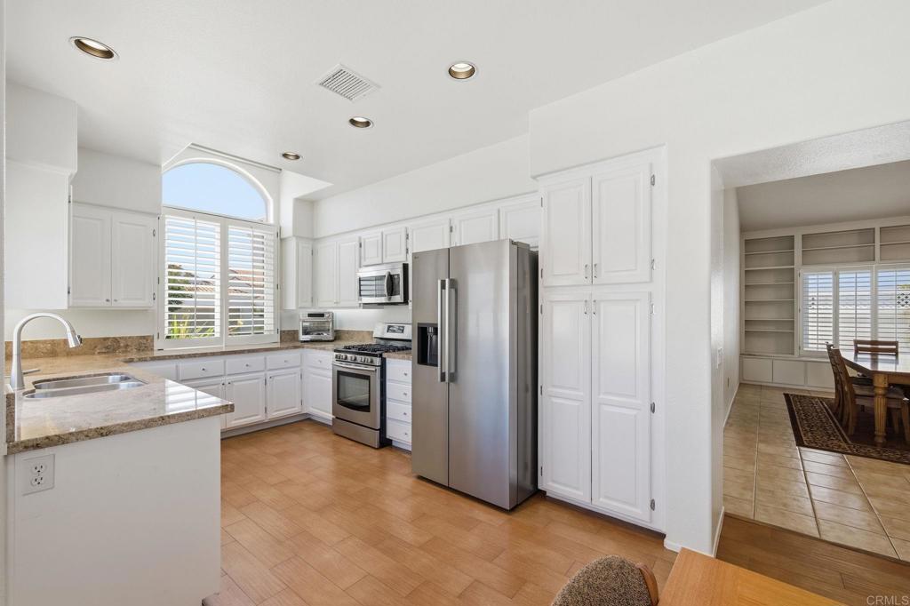 4950 Lerkas Way - photo 7