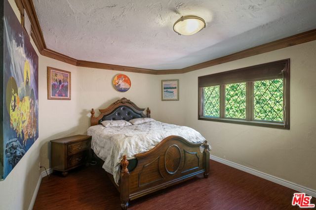 1610 N Beverly Drive, Beverly Hills CA: https://media.crmls.org/mediaz/7ea90700-6858-4b4b-8538-89affe36c9cd.jpg