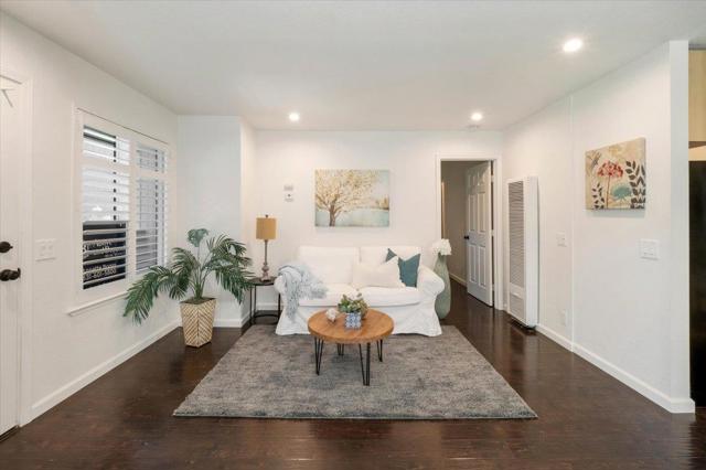 820 Casanova Avenue, Monterey CA: https://media.crmls.org/mediaz/7ea91e98-e880-4de0-961e-0380fe592cd3.jpg