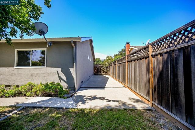 2848 Biddleford Dr, San Ramon CA: https://media.crmls.org/mediaz/7ea92190-ee7b-4850-96cf-0b04bbbc6904.jpg