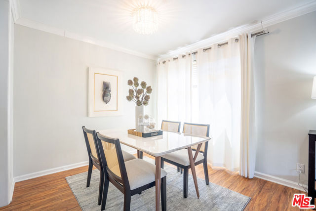 818 S Lucerne Boulevard, Los Angeles CA: https://media.crmls.org/mediaz/7ea93f35-7e41-491c-8d9c-a1f9ac12ef46.jpg