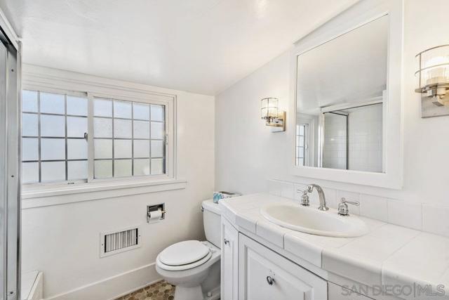 1312 3Rd St, Coronado CA: https://media.crmls.org/mediaz/7ea94c6e-ae53-453b-9d44-8d6a1226543d.jpg