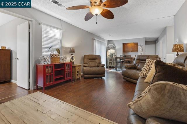 2644 E Olivera Rd, Concord CA: https://media.crmls.org/mediaz/7ea97868-cc66-476a-ac95-3058d26c7d62.jpg